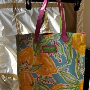 Lilly Pulitzer x Estée Lauder Tropical Floral Tote Bag
 - Yellow and Green